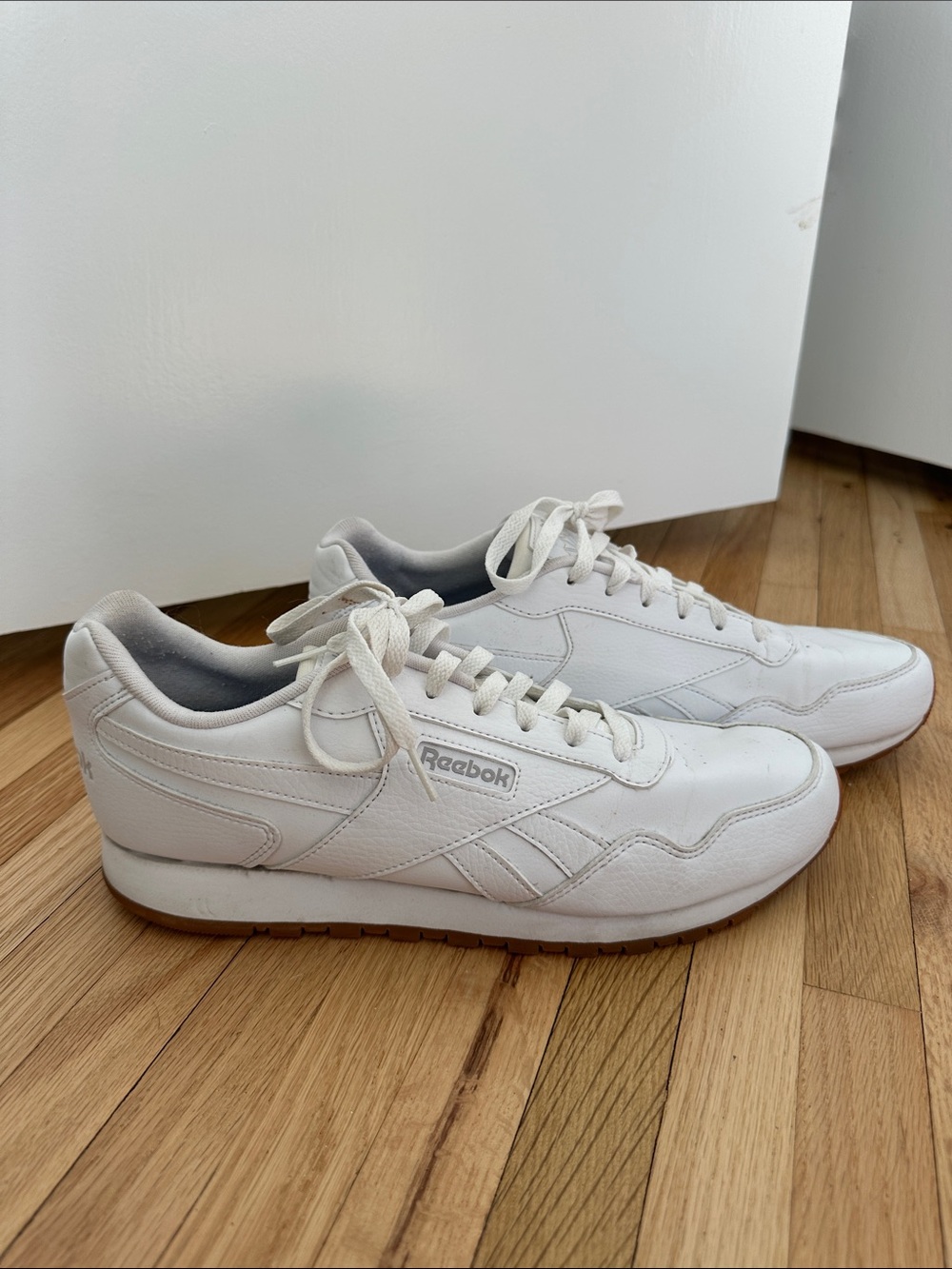 Reebok Women’s Size 11 White Leather Low-Profile Sneakers